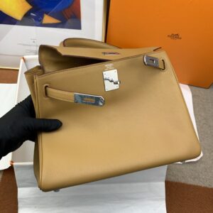 Alternative view of Hermes Kelly 28 Evercolor Gold Bag For Women, Women's Handbags, Shoulder Bags 11in/28cm