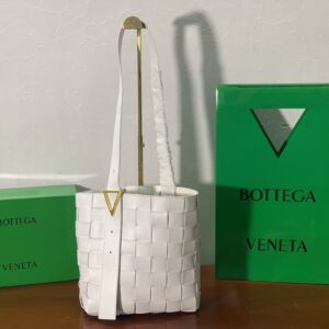Bottega Veneta Shoulder Bag Nappa White, For Women, Women’s Bags 12.9in/33cm
