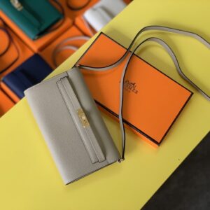 Hermes Kelly Classique To Go Wallet 21cm/8.3in Gold Toned Hardware For Women Cream