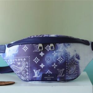 Louis Vuitton Discovery Bumbag PM 17.3in/ 44cm Monogram Blue Silver Hardware For Men M20587