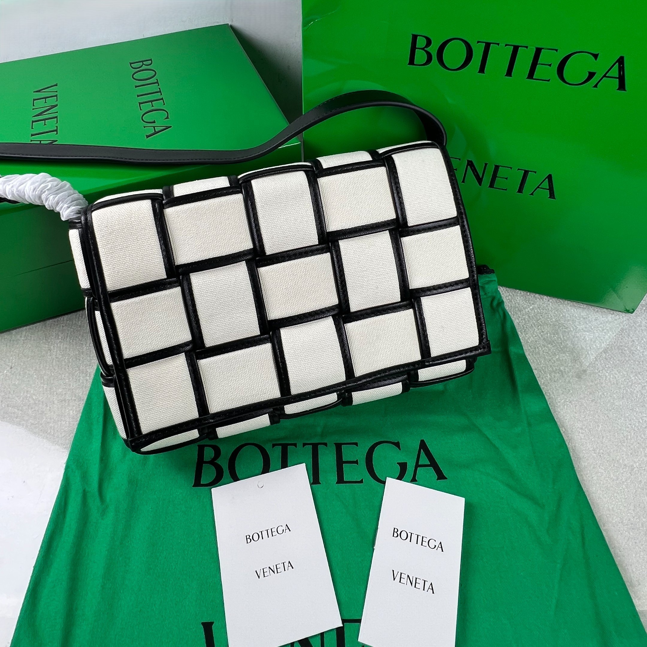 Bottega Veneta Padded Cassette Crossbody Bag 10.2in/ 26cm Beige And Black Gold Hardware For Women 710210V2AJ19811
