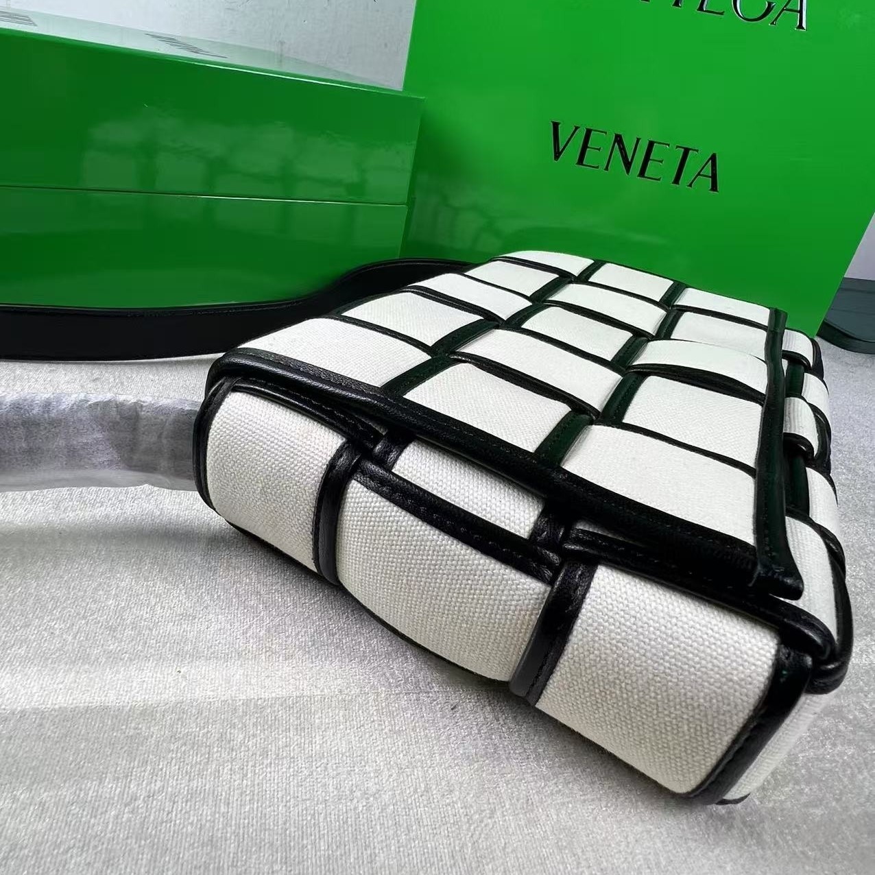 Bottega Veneta Padded Cassette Crossbody Bag 10.2in/ 26cm Beige And Black Gold Hardware For Women 710210V2AJ19811