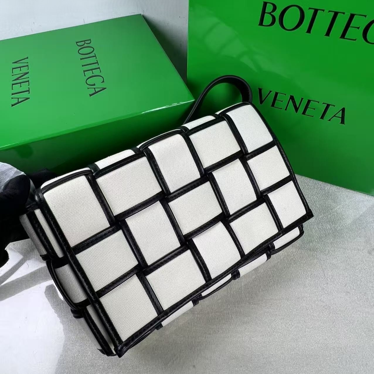 Bottega Veneta Padded Cassette Crossbody Bag 10.2in/ 26cm Beige And Black Gold Hardware For Women 710210V2AJ19811