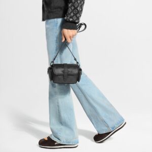 Alternative view of Louis Vuitton Cargo Wearable Wallet Crossbody 9.1in/ 23cm Black Monogram Midnight Black Hardware For Men M26726