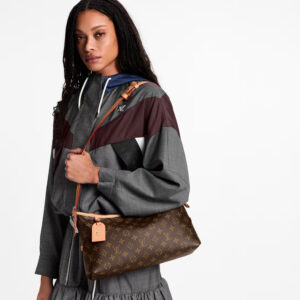 Alternative view of Louis Vuitton CarryAll East West Shoulder Bag 14.2in/ 36cm Monogram Gold Hardware For Women M28101