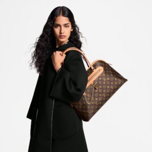 Alternative view of Louis Vuitton Ever More MM Shoulder Bag 17.3in/ 44cm Brown Monogram Gold Hardware For Women M25774