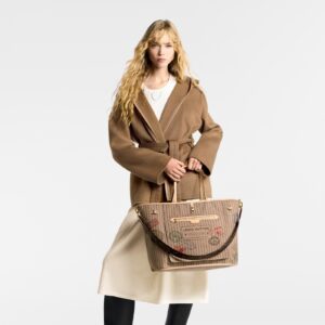 Alternative view of Louis Vuitton Neverfull Bandouliere Inside Out GM Tote Bag 15.4in/ 39cm Beige Gold Hardware For Women M11948