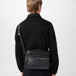 Alternative view of Louis Vuitton Outdoor Messenger Bag Black For Men 26cm / 10.2in M30233