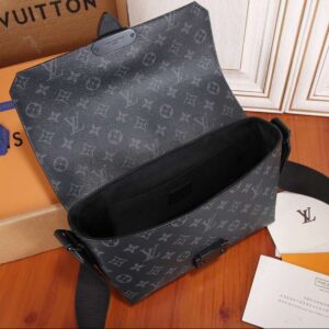 Alternative view of Louis Vuitton S-Cape Messenger Black For Men 28cm / 11in M46794