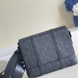 Louis Vuitton Trunk Messenger Taurillon Monogram Black For Men, Men's Bags, Shoulder And Crossbody Bags 9.4in/21cm LV M57726