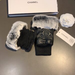 Alternative view of Chanel Gloves In Black