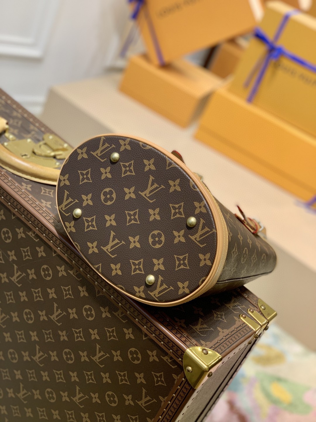 Louis Vuitton Petit Bucket Bag Monogram Canvas For Women, Women’s Handbags, Women’s Shoulder Bags 10.2in/26cm LV M42238