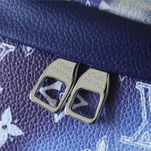Alternative view of Louis Vuitton Discovery Bumbag PM 17.3in/ 44cm Monogram Blue Silver Hardware For Men M20587