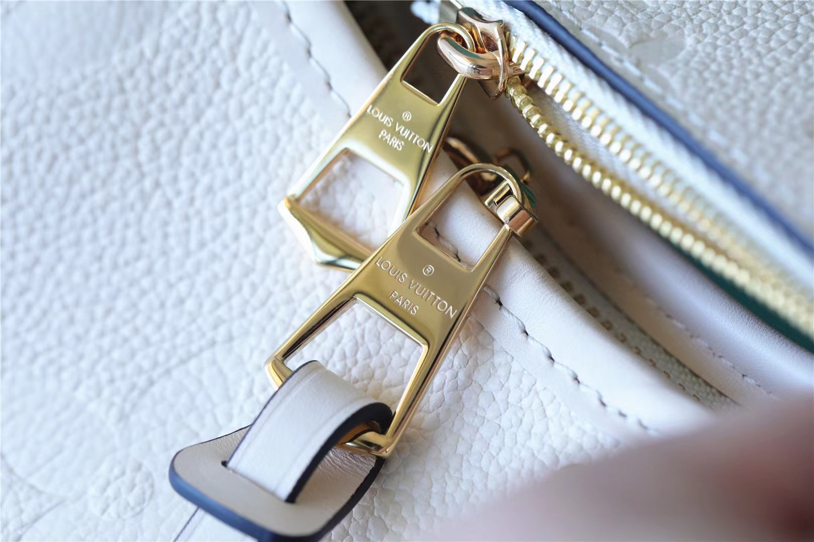 Louis Vuitton CarryAll PM Shoulder Bag 11.6in/ 29.5cm White Gold Hardware For Women