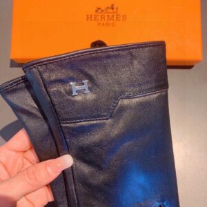 Alternative view of Hermes Soya Gloves In Black