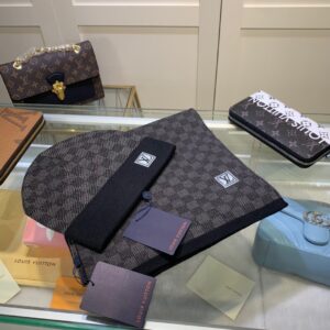 Alternative view of Louis Vuitton Beanie & Scarf Set In Black