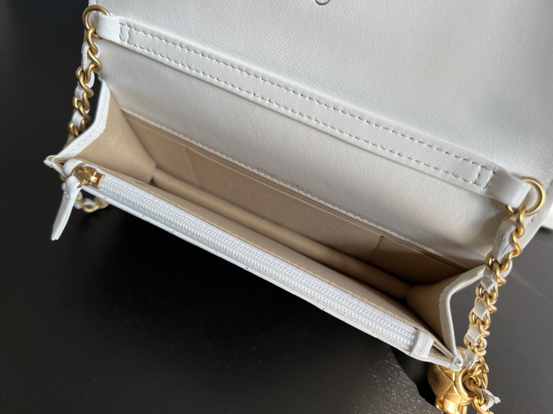 Chanel CC Wallet On Chain Bag White For Women 6.7 in / 17 cm - Image 4