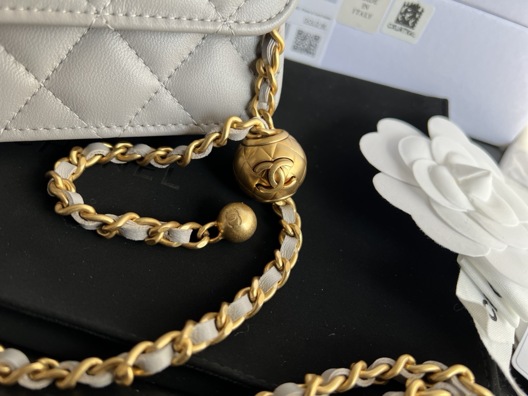 Chanel CC Wallet On Chain Bag White For Women 6.7 in / 17 cm - Image 10