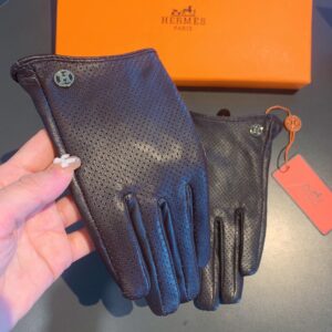 Alternative view of Hermes Soya Gloves In Dark Purple