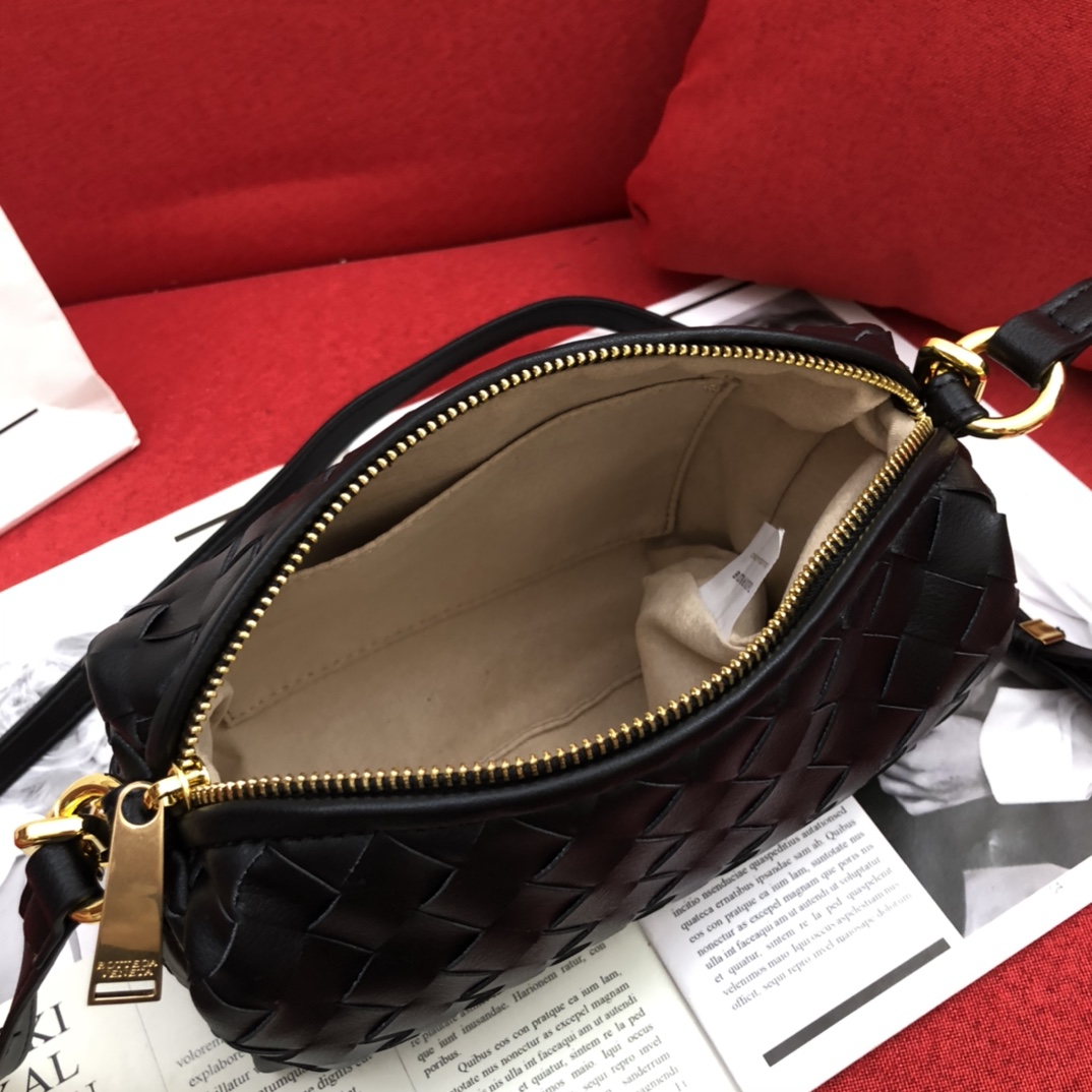 Bottega Veneta Crossbody Bag Black, For Women, Women's Bags 9.4in/24cm - Image 4