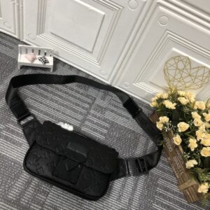 Alternative view of Louis Vuitton S Lock Sling Bag Black For Men, Men's Bags 8.3in/21cm LV M58487
