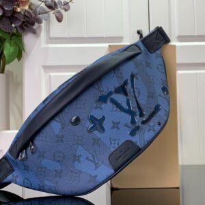 Alternative view of Louis Vuitton Discovery Bumbag 17.3in/ 44cm Blue Silver Hardware For Men M22576