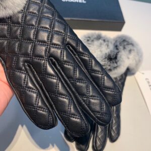 Alternative view of Chanel Gloves In Black