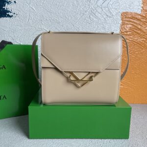 Bottega Veneta Clip Bag Beige, For Women, Women’s Bags 9in/23cm
