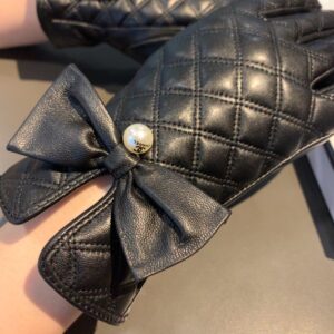 Alternative view of Chanel Gloves In Black