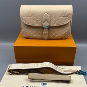 Alternative view of Louis Vuitton Diane Shoulder Bag 9.4in/ 24cm Sand Gold Hardware For Women M13231