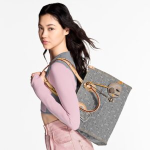 Alternative view of Louis Vuitton OnTheGo MM Tote Bag 13.8in/ 35cm Washed Gray Gold Hardware For Women M13189