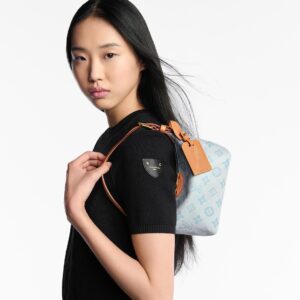 Alternative view of Louis Vuitton Pochette Hills Shoulder Bag 7.3in/ 18.5cm Monogram Origine Bleu Courrier Gold Canvas Gold Hardware For Women M28250