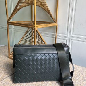Bottega Veneta Classic Intrecciato Green, For Women, Women’s Bags 10.2in/26cm